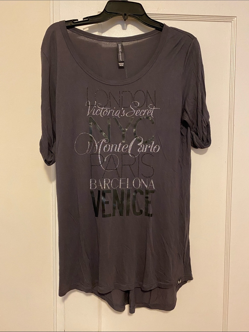 🎀 5/$20 🎀 Victoria’s Secret supermodel essentials graphic t-shirt size medium